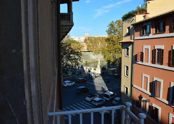 Una finestra su Castel Sant'Angelo